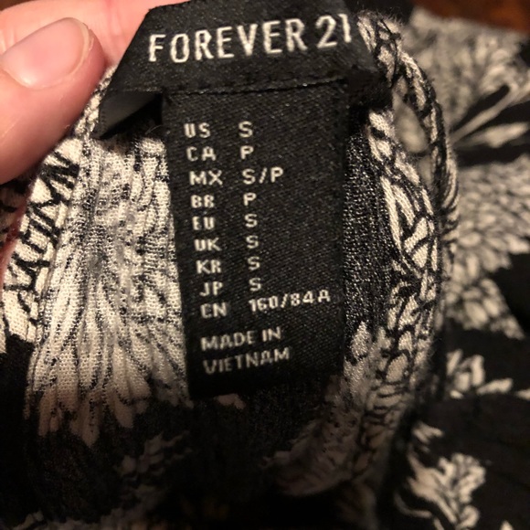 🌊Forever 21 Black& White Floral Maxi Dress - Picture 4 of 4